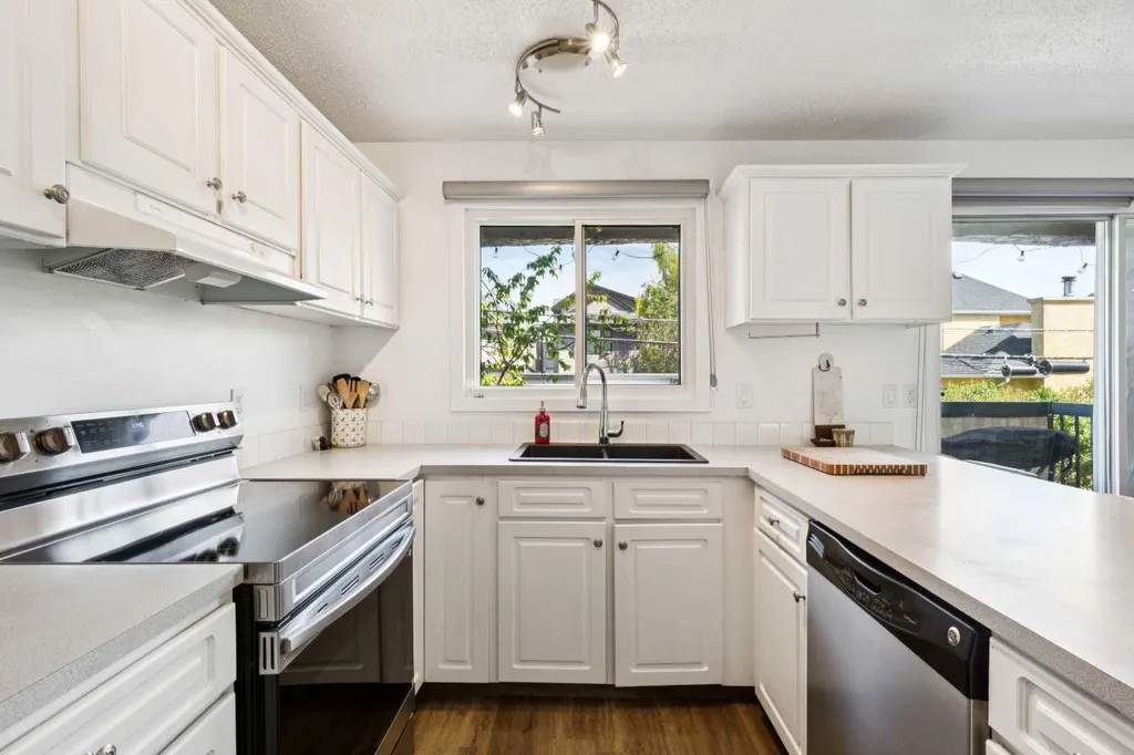 1606 34 Avenue SW Calgary AB T2T 2B4
