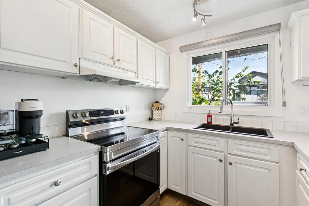1606 34 Avenue SW Calgary AB T2T 2B4