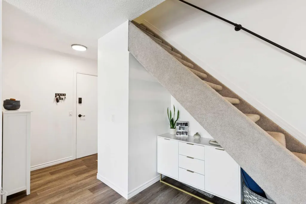 1606 34 Avenue SW Calgary AB T2T 2B4