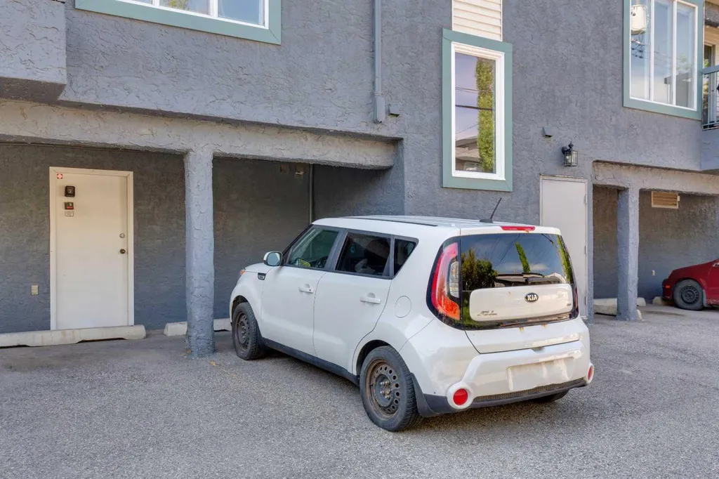 1606 34 Avenue SW Calgary AB T2T 2B4