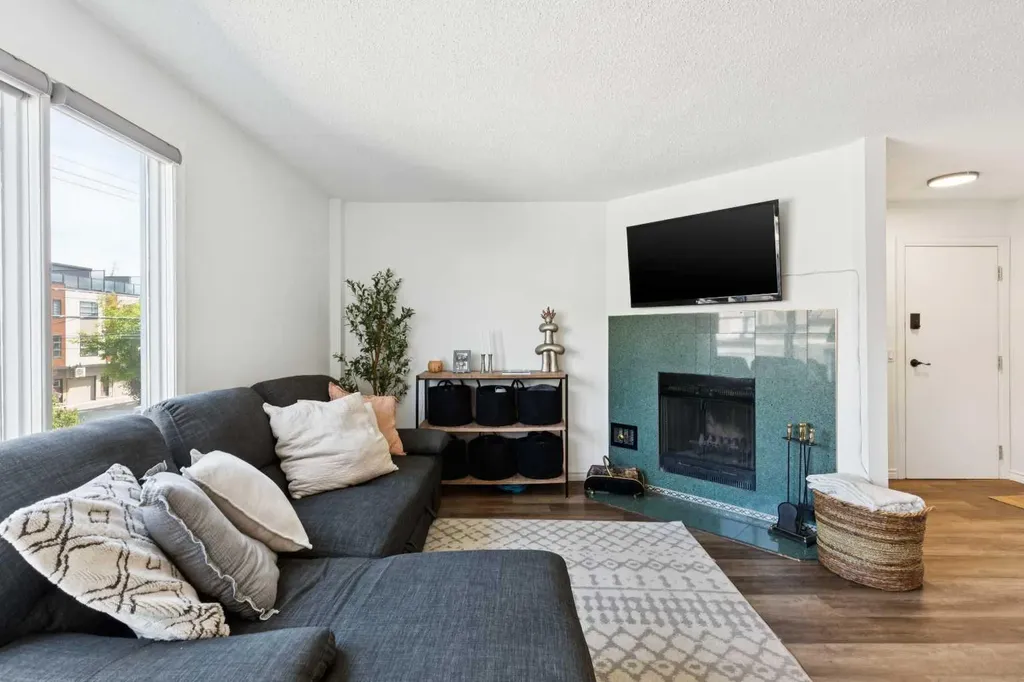 1606 34 Avenue SW Calgary AB T2T 2B4