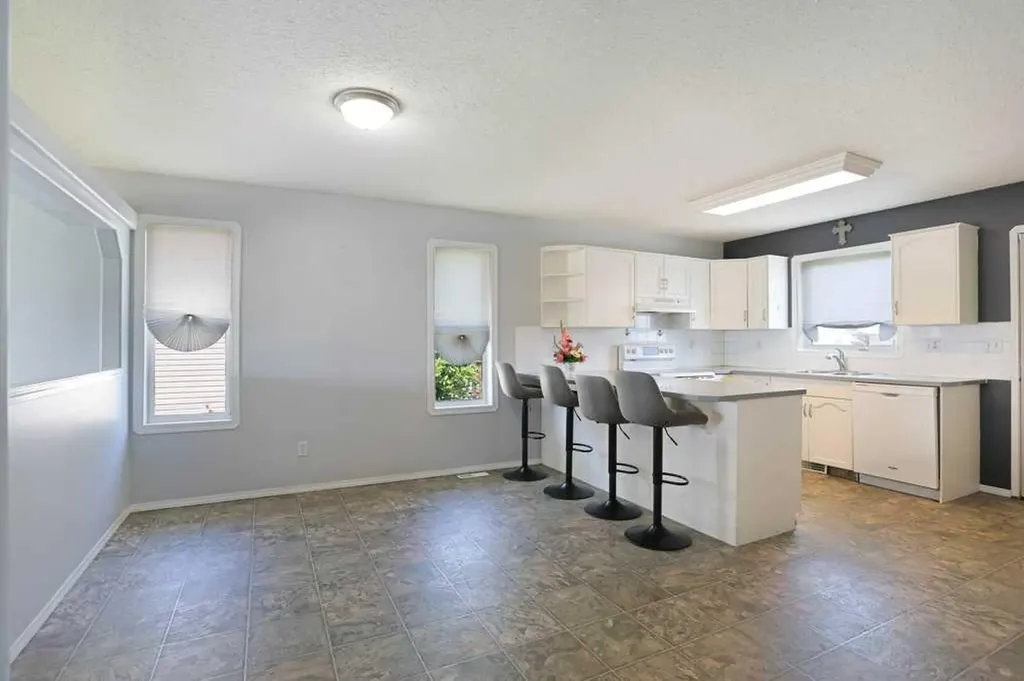 68 Upland Street Brooks AB T1R1J9