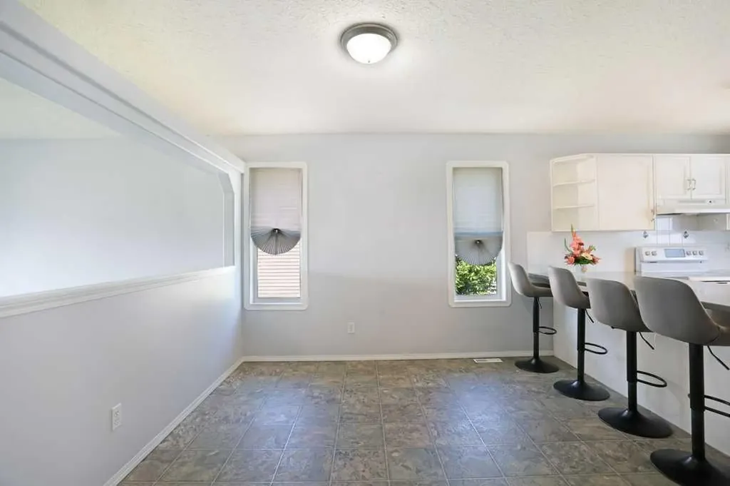68 Upland Street Brooks AB T1R1J9