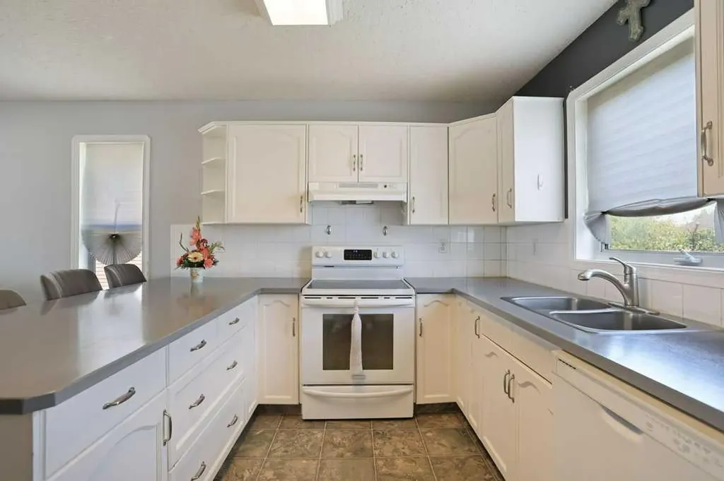 68 Upland Street Brooks AB T1R1J9