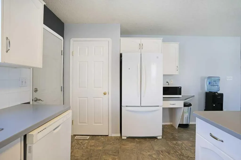 68 Upland Street Brooks AB T1R1J9
