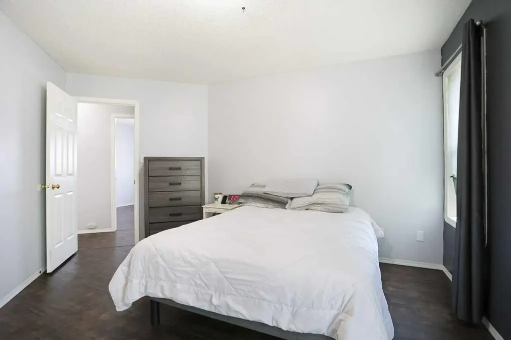 68 Upland Street Brooks AB T1R1J9