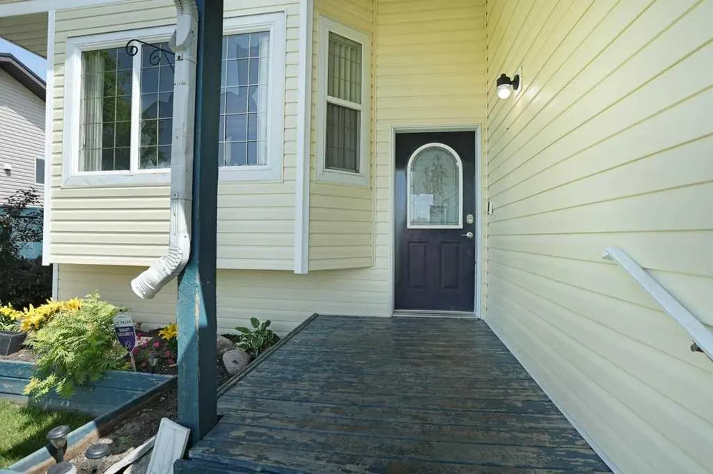 68 Upland Street Brooks AB T1R1J9