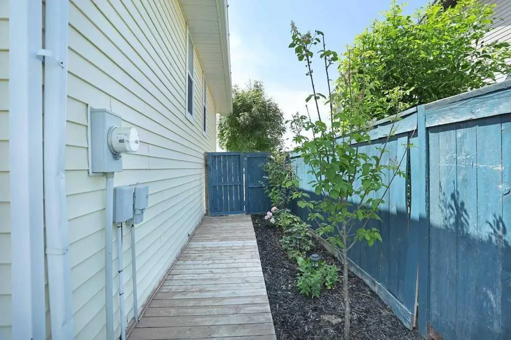 68 Upland Street Brooks AB T1R1J9