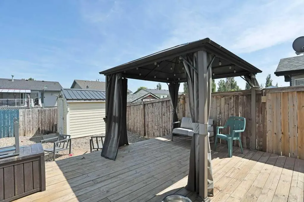 68 Upland Street Brooks AB T1R1J9