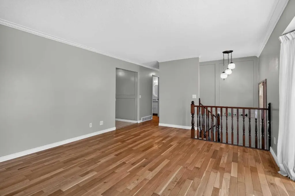 6724 22 Avenue NE Calgary AB T1Y 1P4