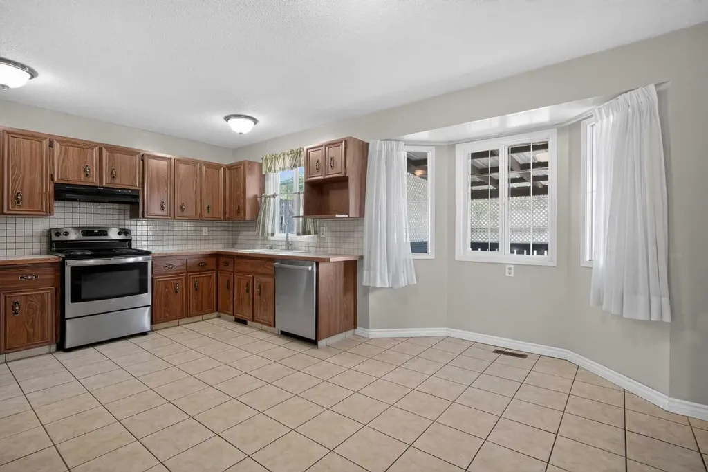 6724 22 Avenue NE Calgary AB T1Y 1P4