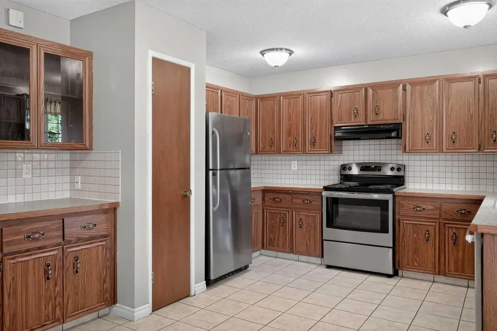 6724 22 Avenue NE Calgary AB T1Y 1P4