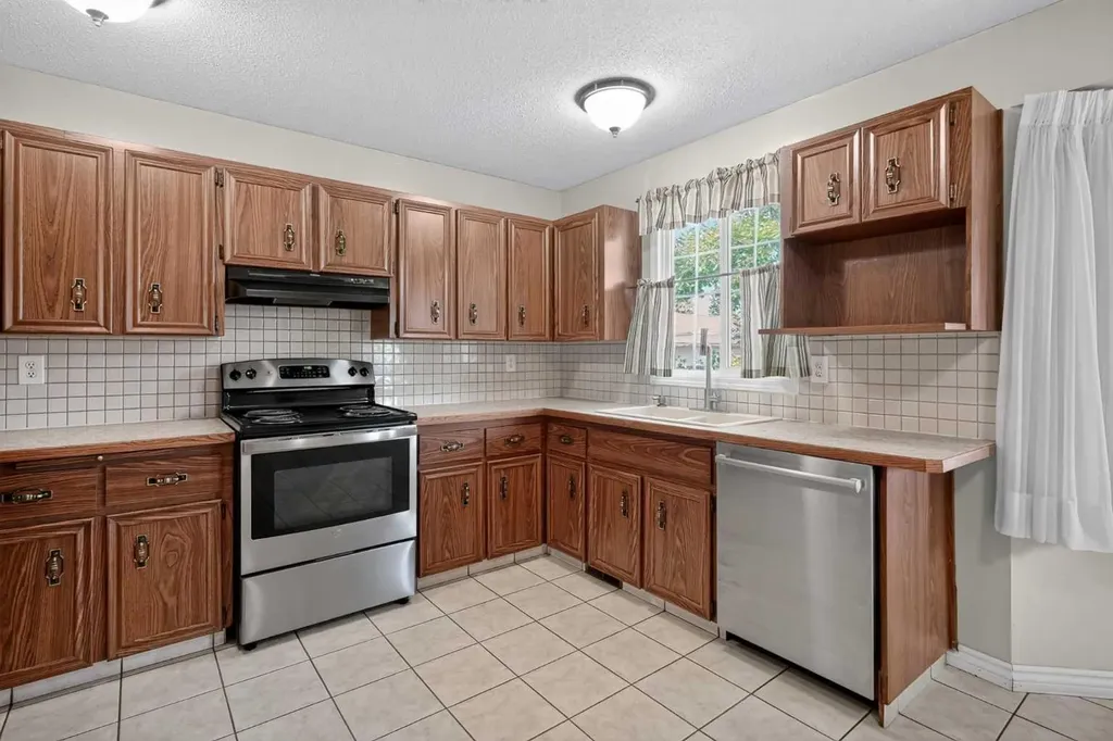 6724 22 Avenue NE Calgary AB T1Y 1P4