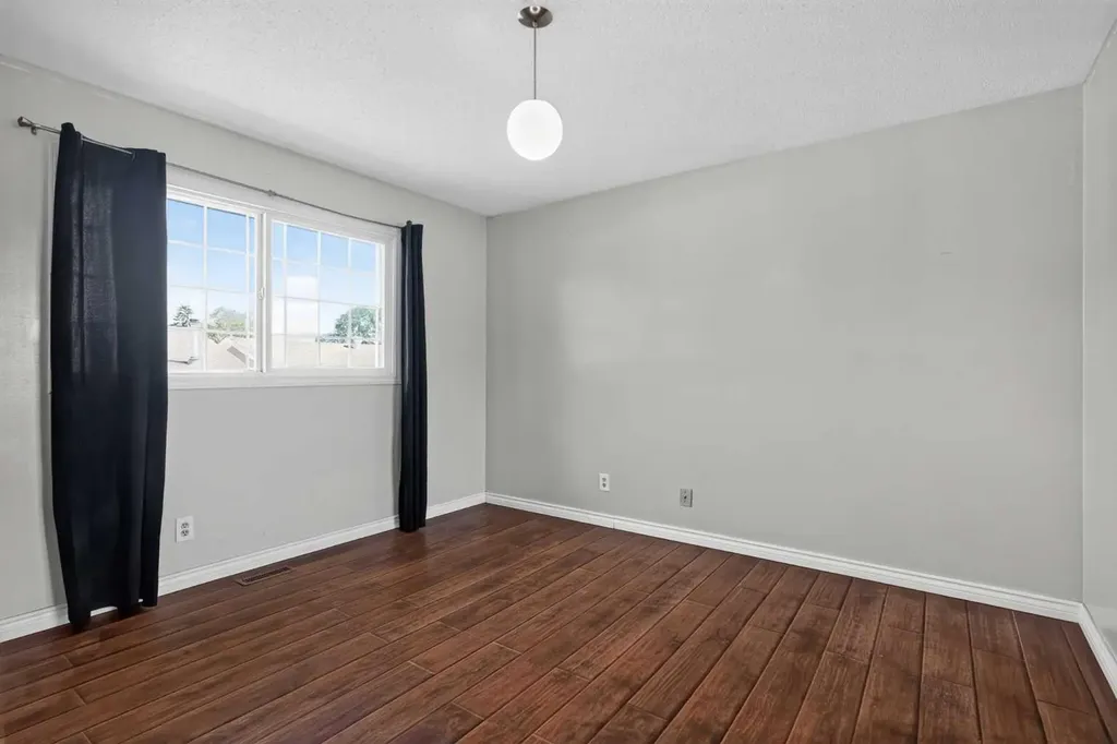 6724 22 Avenue NE Calgary AB T1Y 1P4