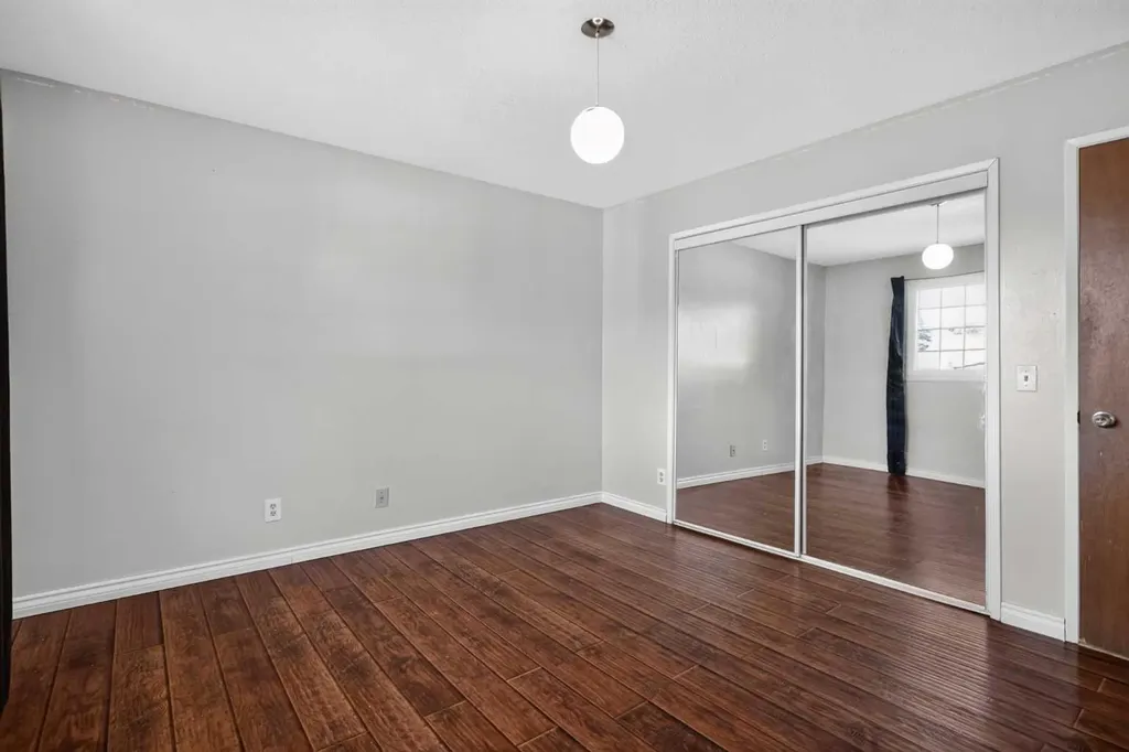 6724 22 Avenue NE Calgary AB T1Y 1P4