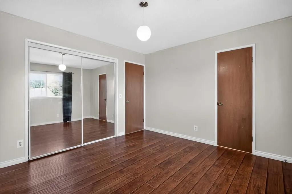 6724 22 Avenue NE Calgary AB T1Y 1P4