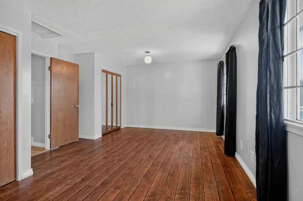 6724 22 Avenue NE Calgary AB T1Y 1P4
