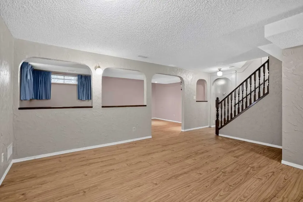 6724 22 Avenue NE Calgary AB T1Y 1P4