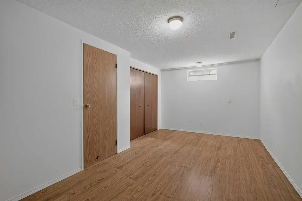 6724 22 Avenue NE Calgary AB T1Y 1P4