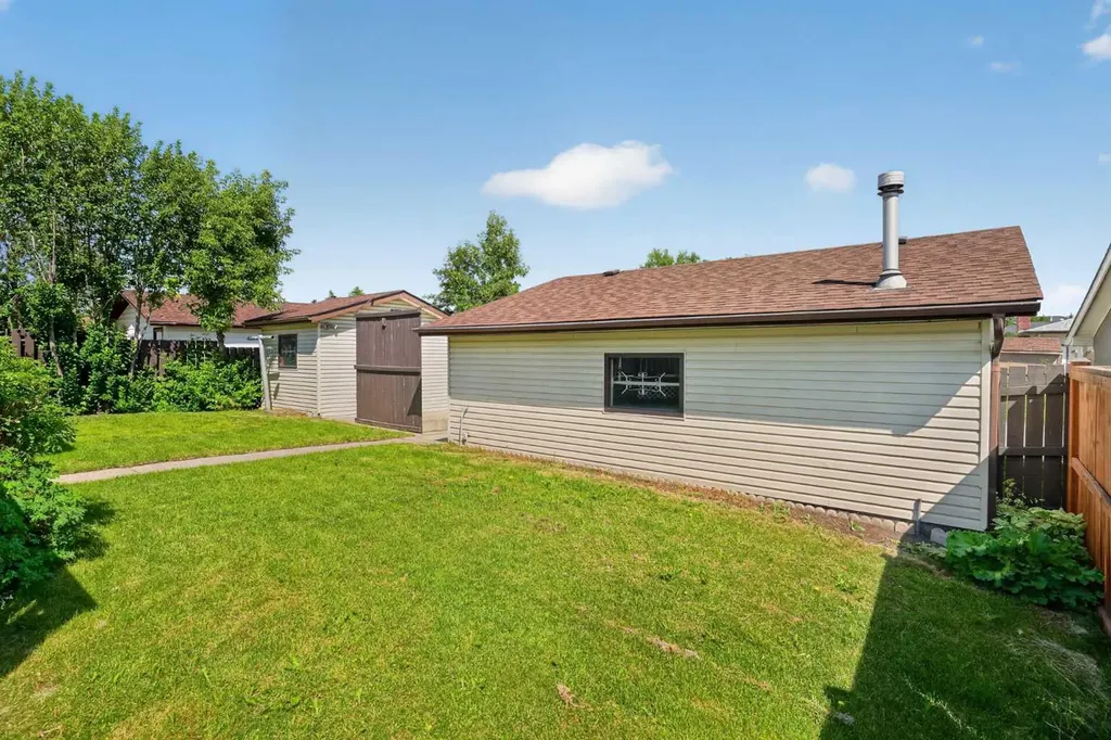 6724 22 Avenue NE Calgary AB T1Y 1P4