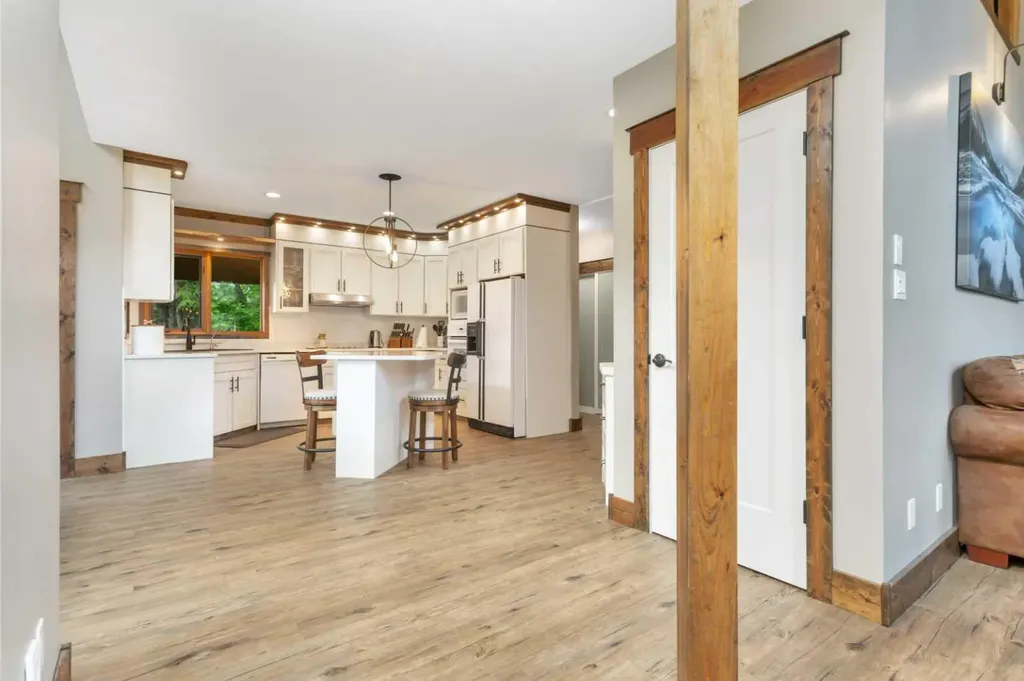 5507 46 Street Rocky Mountain House AB T4T 1L7