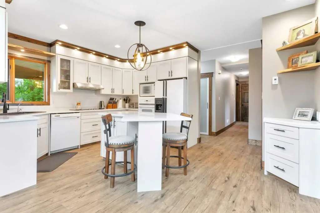 5507 46 Street Rocky Mountain House AB T4T 1L7