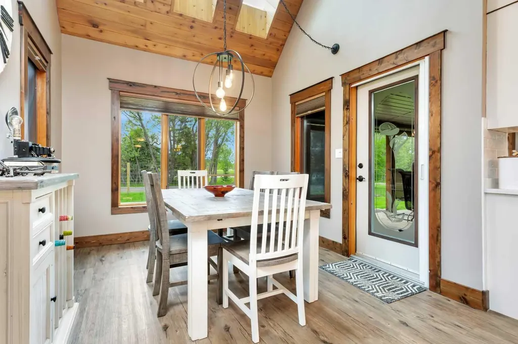 5507 46 Street Rocky Mountain House AB T4T 1L7