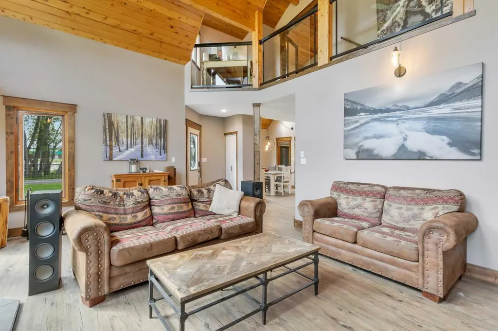 5507 46 Street Rocky Mountain House AB T4T 1L7