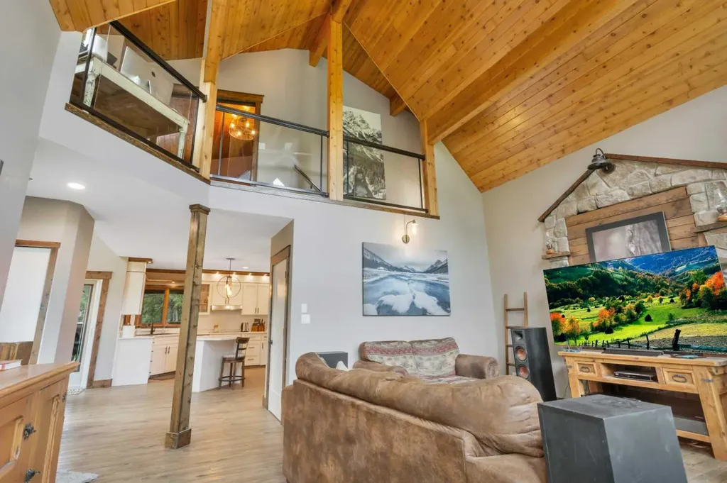 5507 46 Street Rocky Mountain House AB T4T 1L7