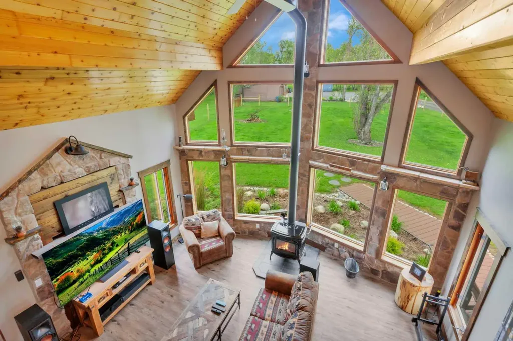 5507 46 Street Rocky Mountain House AB T4T 1L7