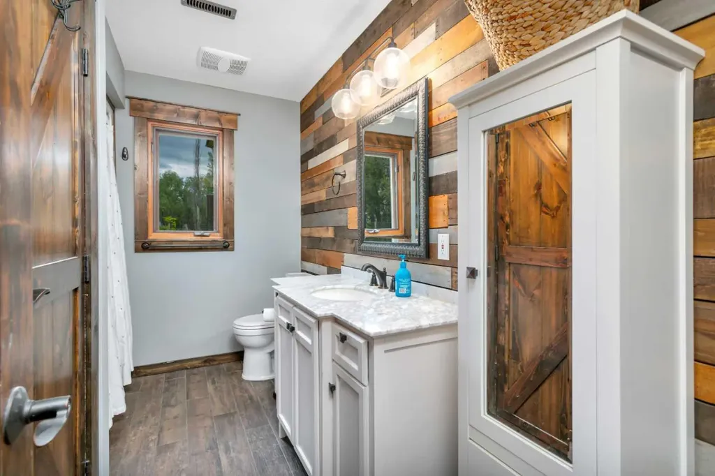 5507 46 Street Rocky Mountain House AB T4T 1L7