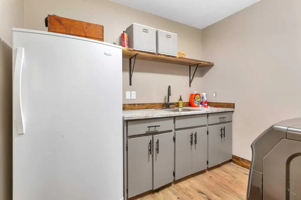 5507 46 Street Rocky Mountain House AB T4T 1L7