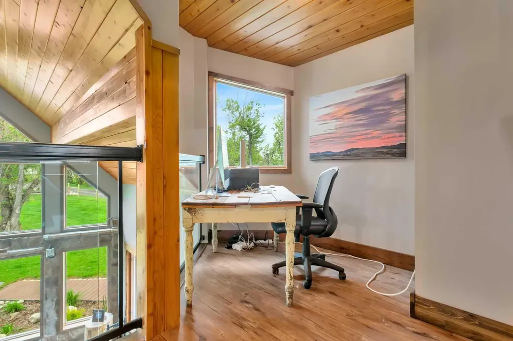 5507 46 Street Rocky Mountain House AB T4T 1L7