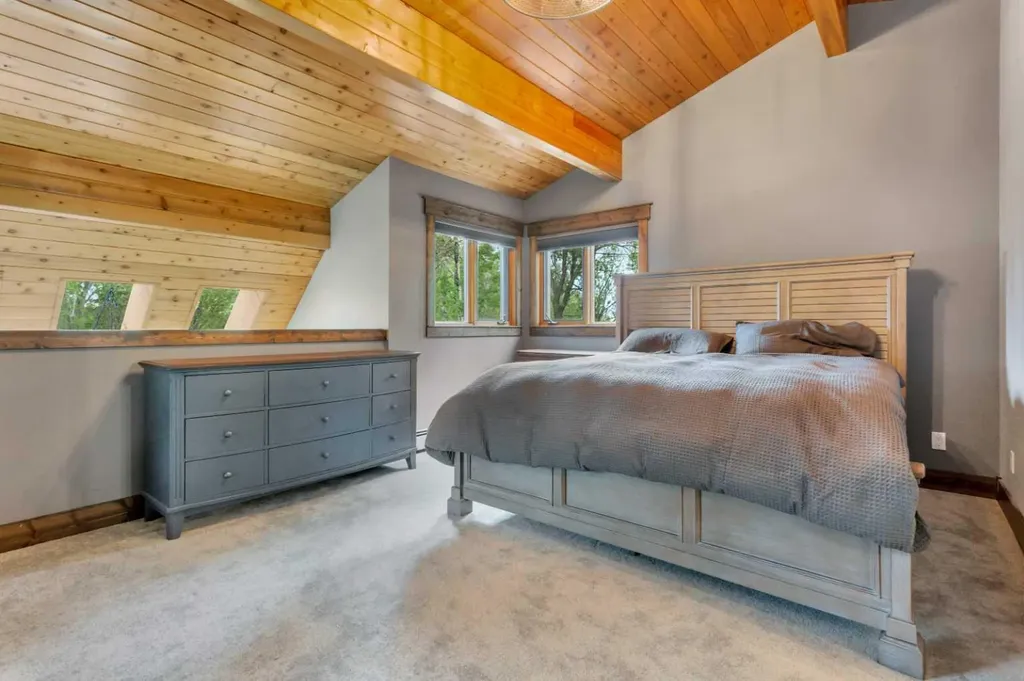5507 46 Street Rocky Mountain House AB T4T 1L7