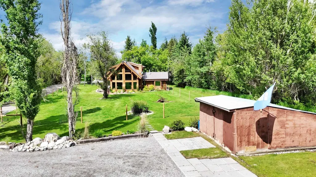 5507 46 Street Rocky Mountain House AB T4T 1L7