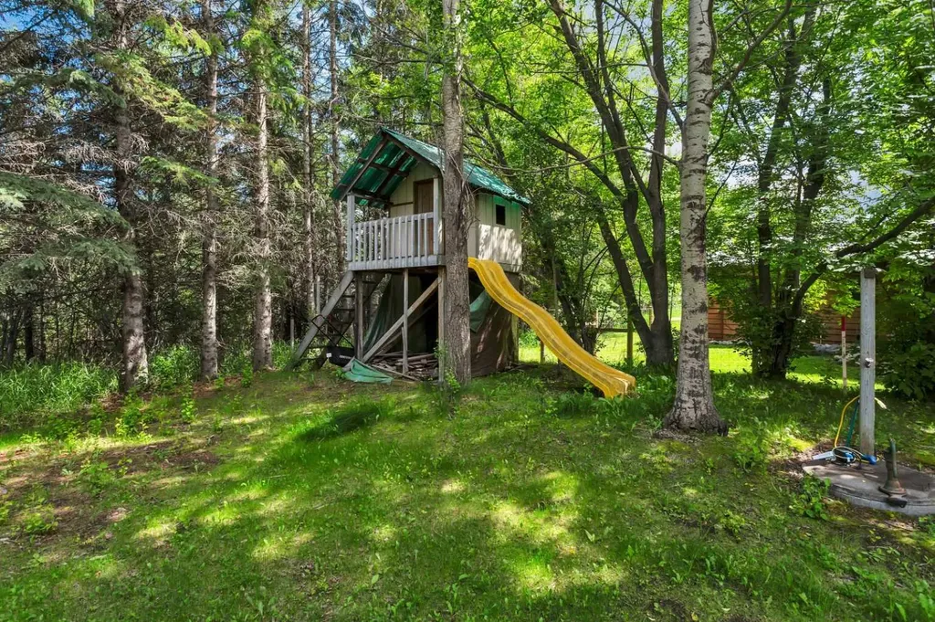 5507 46 Street Rocky Mountain House AB T4T 1L7