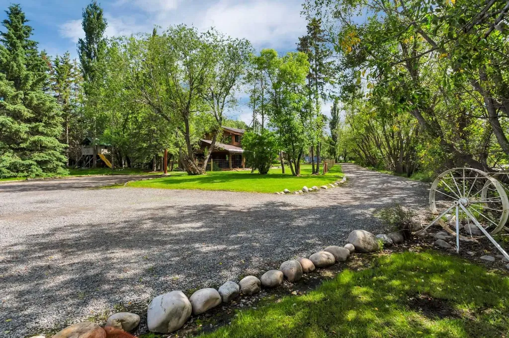 5507 46 Street Rocky Mountain House AB T4T 1L7