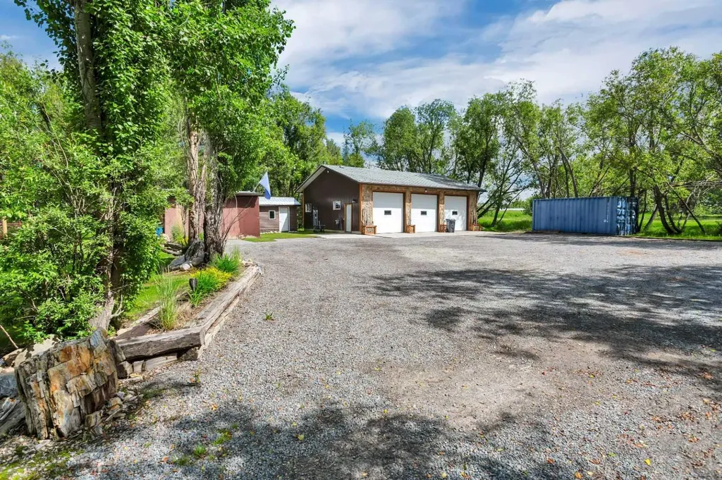 5507 46 Street Rocky Mountain House AB T4T 1L7