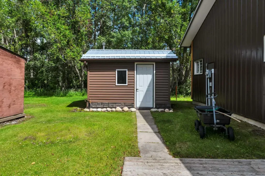 5507 46 Street Rocky Mountain House AB T4T 1L7