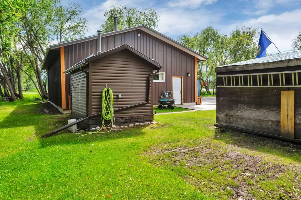 5507 46 Street Rocky Mountain House AB T4T 1L7