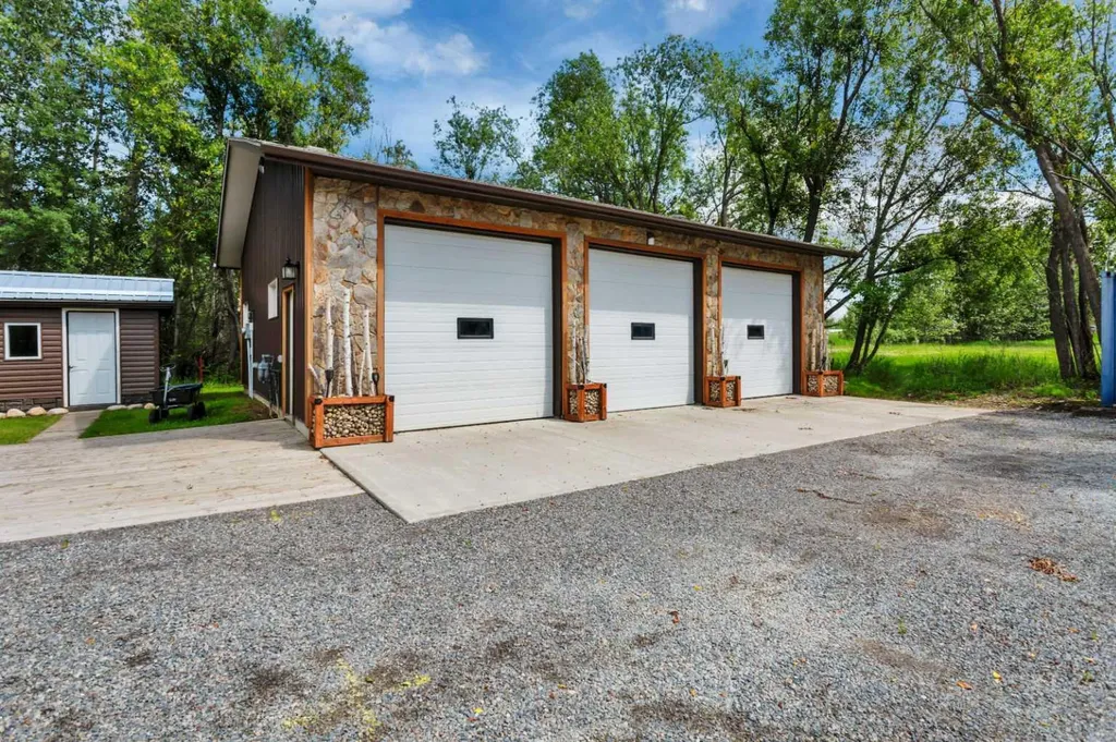 5507 46 Street Rocky Mountain House AB T4T 1L7