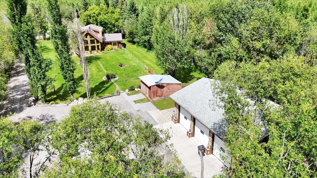 5507 46 Street Rocky Mountain House AB T4T 1L7