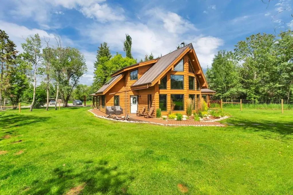 5507 46 Street Rocky Mountain House AB T4T 1L7