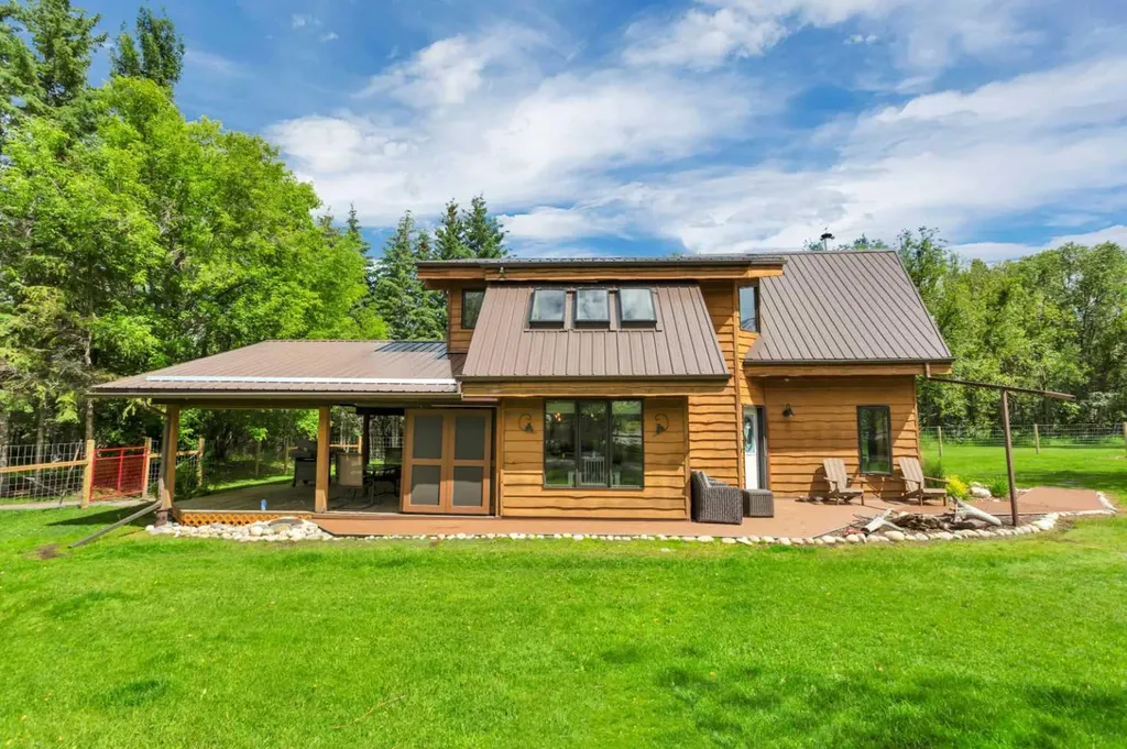 5507 46 Street Rocky Mountain House AB T4T 1L7