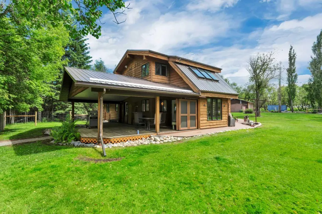 5507 46 Street Rocky Mountain House AB T4T 1L7