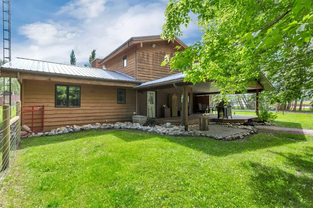 5507 46 Street Rocky Mountain House AB T4T 1L7