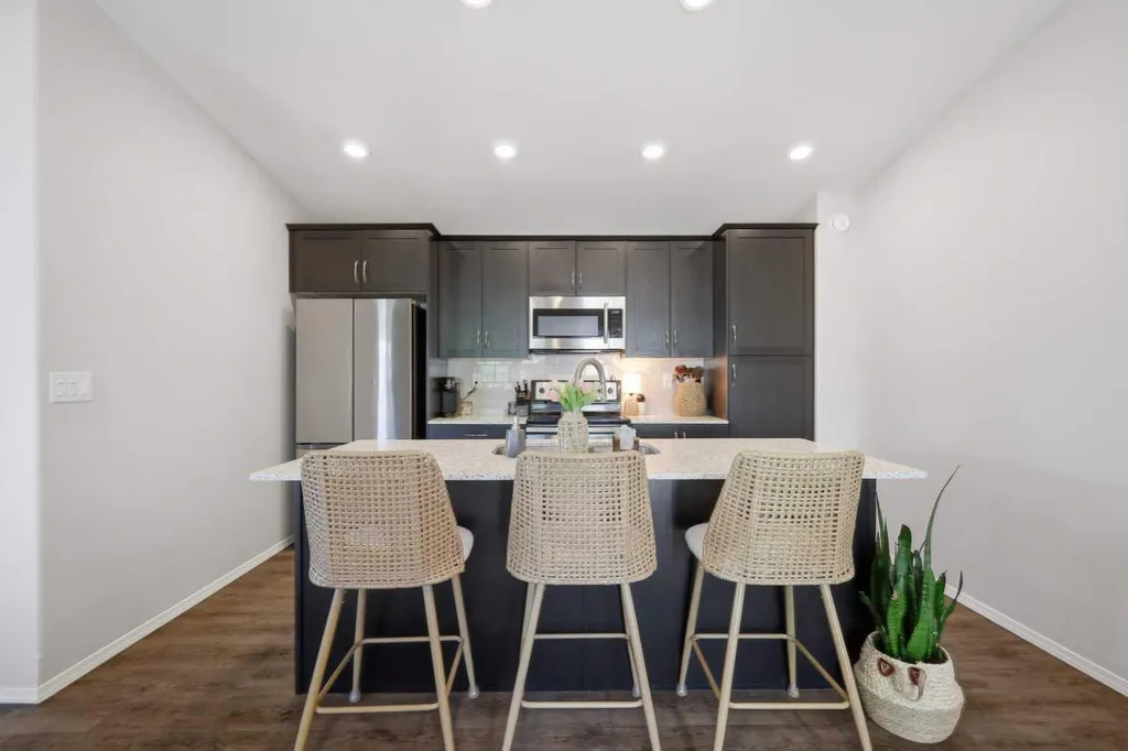 4 Golden Crescent Red Deer AB T4P 2P9