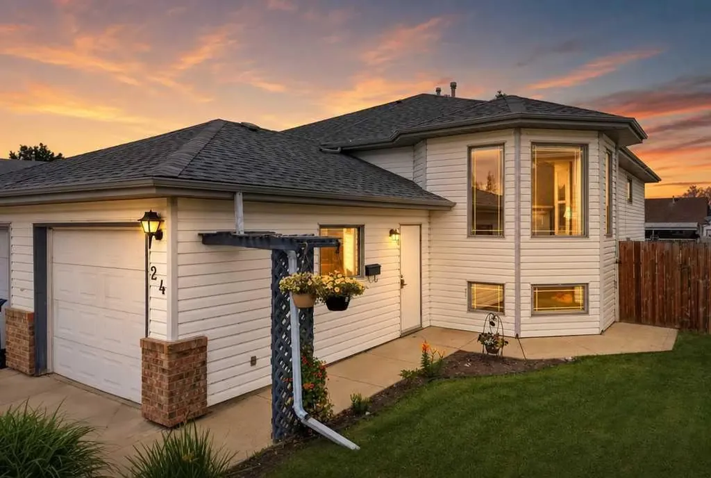 24 Wildrose Drive Sylvan Lake AB T4S 1G4
