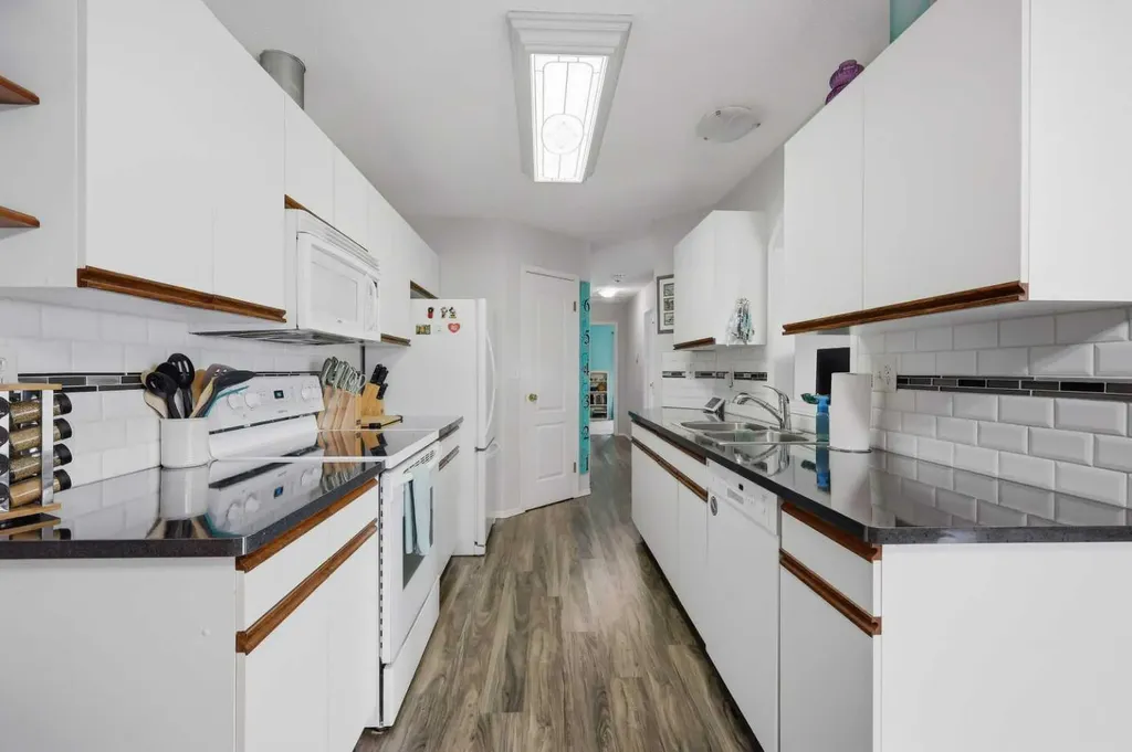 24 Wildrose Drive Sylvan Lake AB T4S 1G4