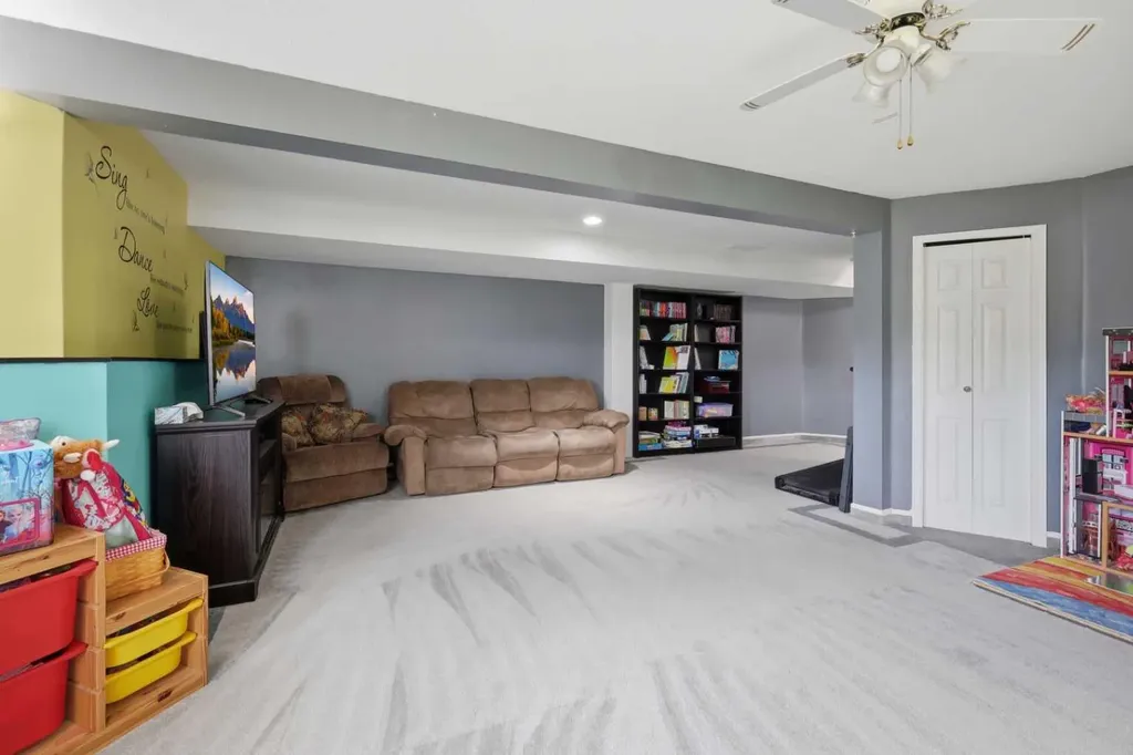 24 Wildrose Drive Sylvan Lake AB T4S 1G4